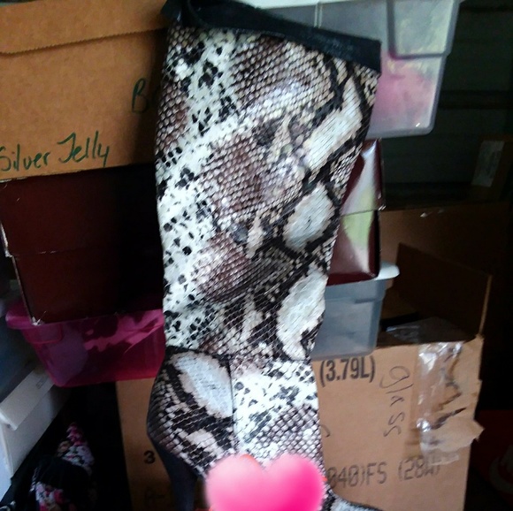 Ladies boots - Picture 3 of 4